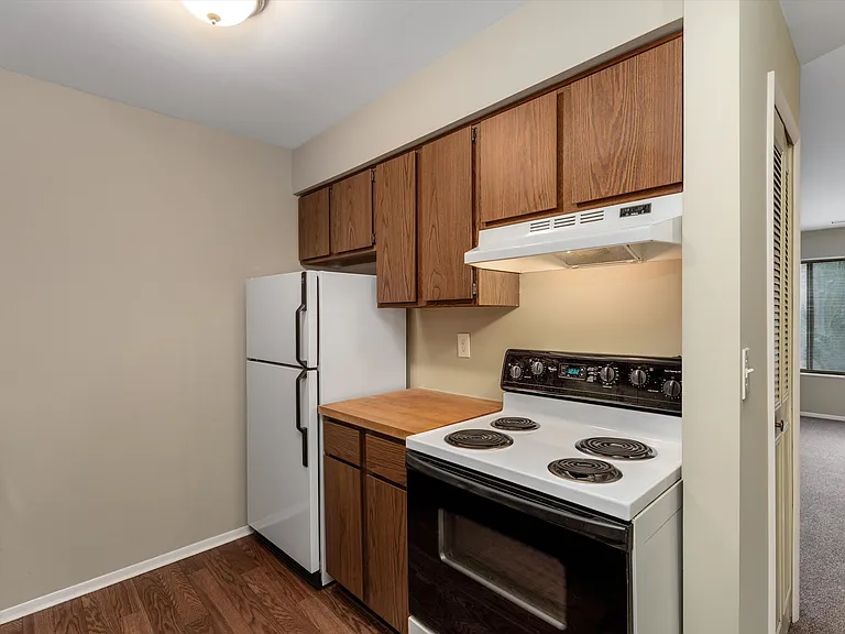 Maplecrest Apartments — Photo 16
