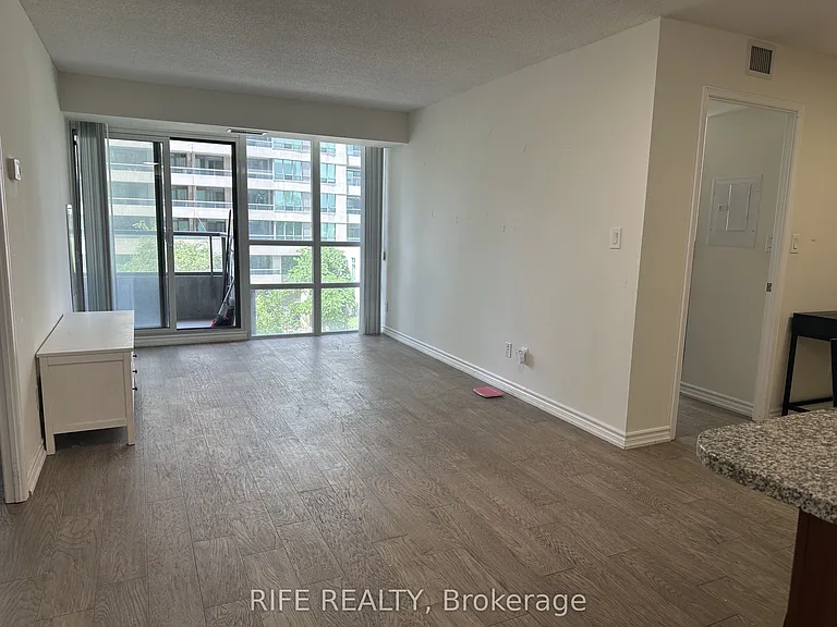 35 Hollywood Ave #517 — Photo 1
