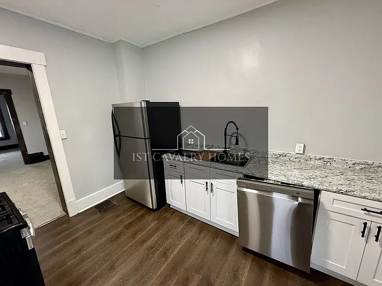 242 Park Ave SW — Photo 8
