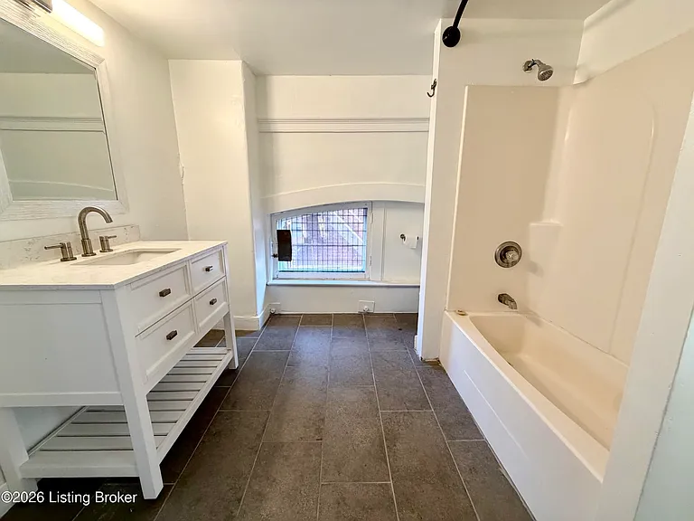 1466 Saint James Ct #3 — Photo 6