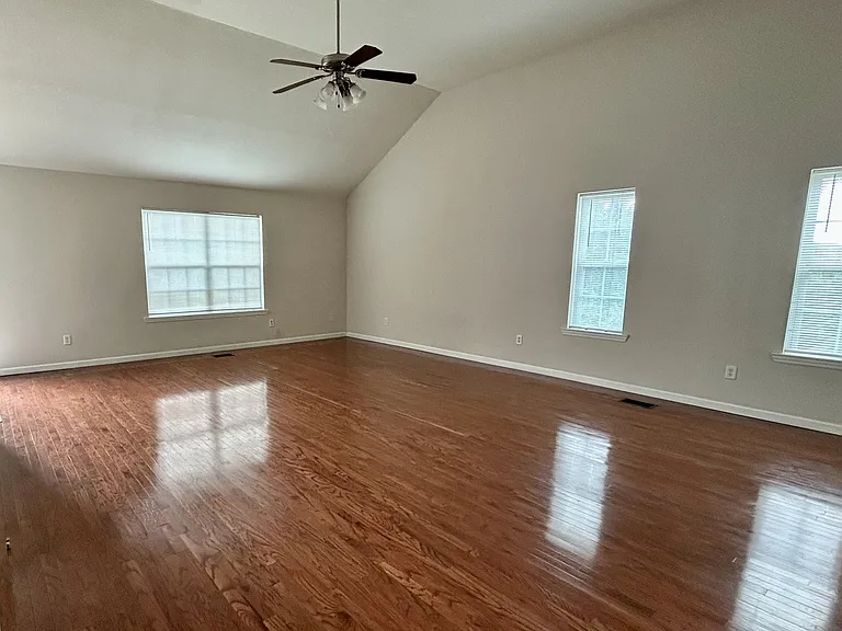 61 Hugo Dr — Photo 8