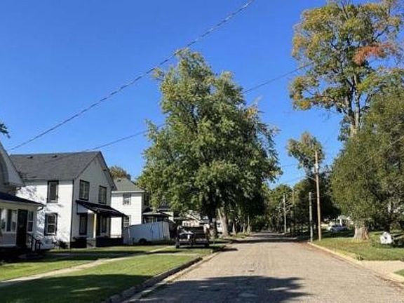 Exterior Neighborhood (street photo)