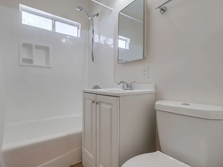 2419 S. Ridgeley Dr — Photo 10