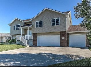 13419 Jamestown St, Waverly, NE 68462