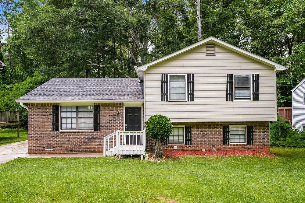 4 bed, 2.5 bath, 1825 sqft, $2,380 — Photo 1