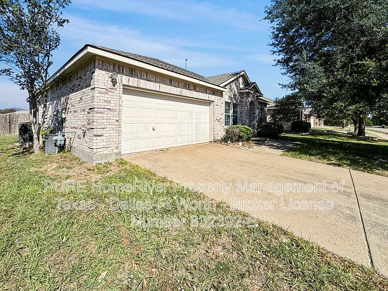 4 bed, 2.0 bath, 2136 sqft, $2,000 — Photo 3