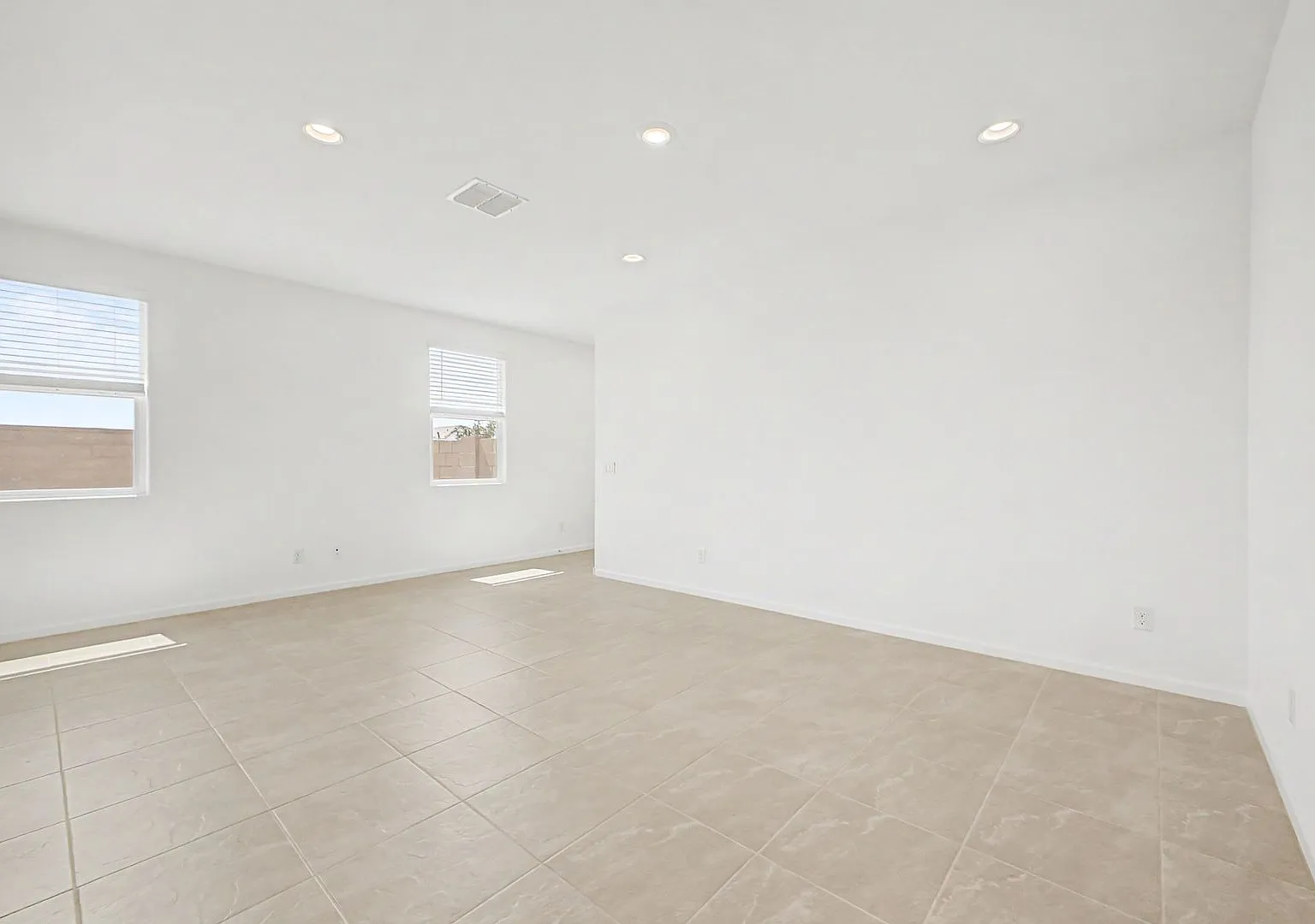 Brand New House For Rent In Estrella! Great Location! — Photo 4