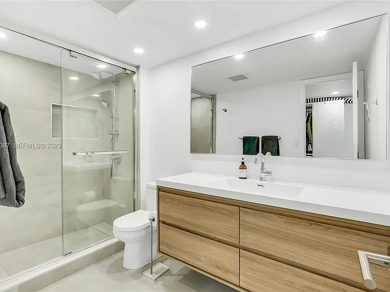 780 NE 69th St #1108 — Photo 17