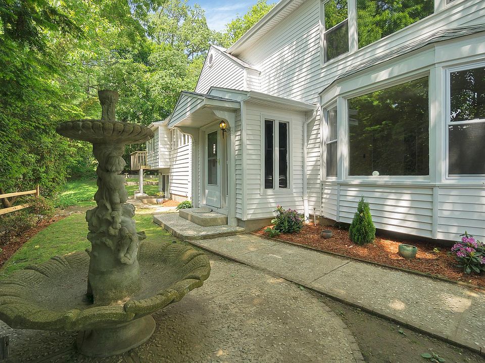 1st image of 80 Pembrook Dr