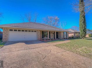 10016 Village Green Dr, Shreveport, LA 71115