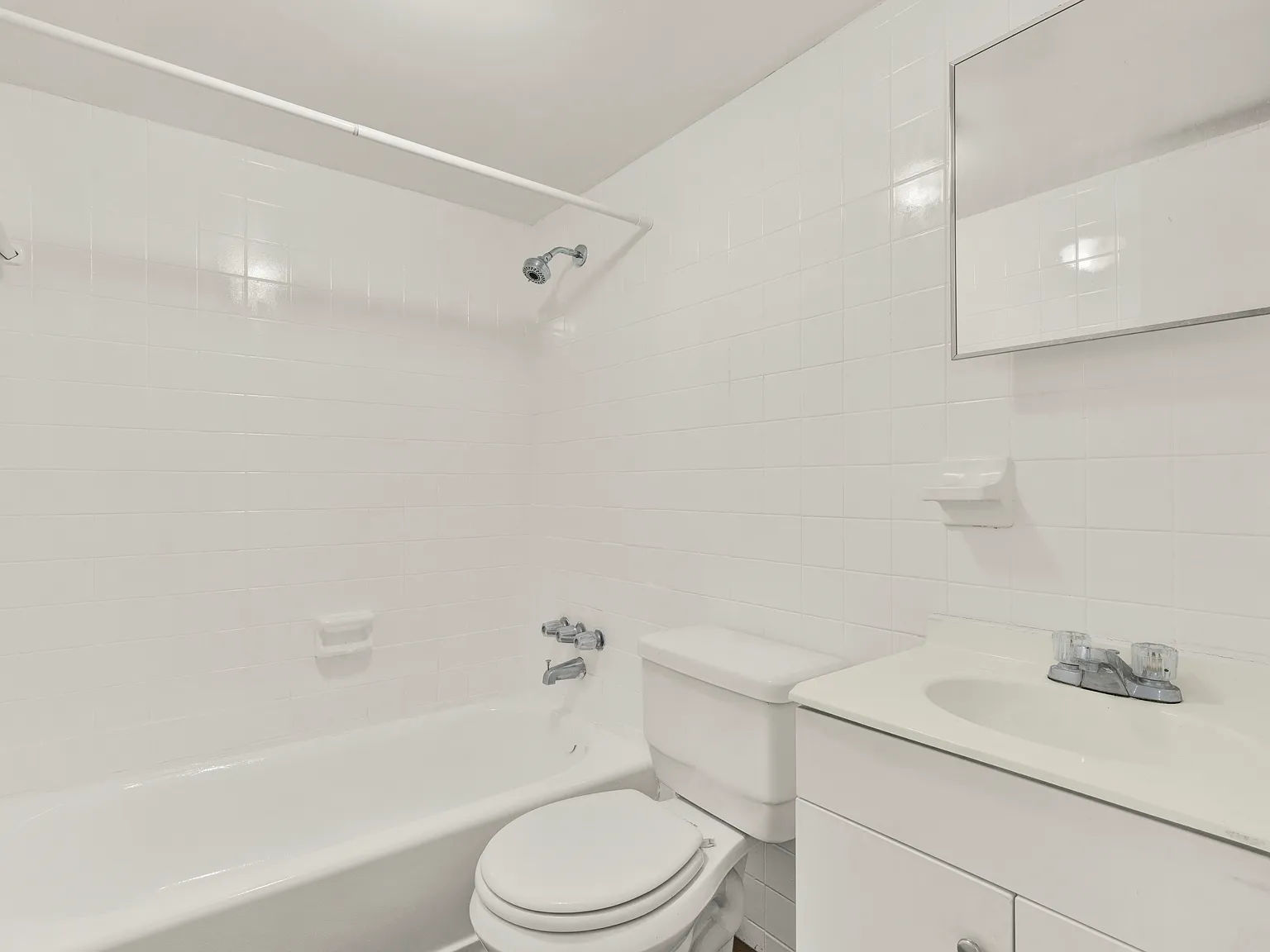 1 bed, 1.5 bath, 820 sqft, $1,600 — Photo 4