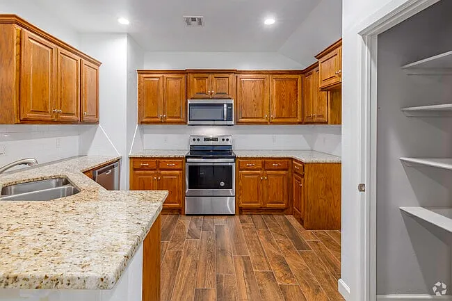 209 Delta Dr — Photo 3
