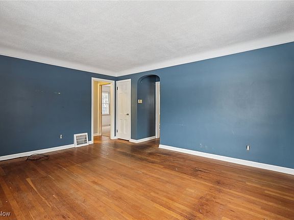 3rd image of 23413 Clifford Dr