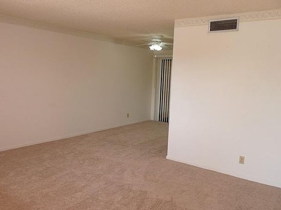 4th image of 4662 Oak Terrace Dr