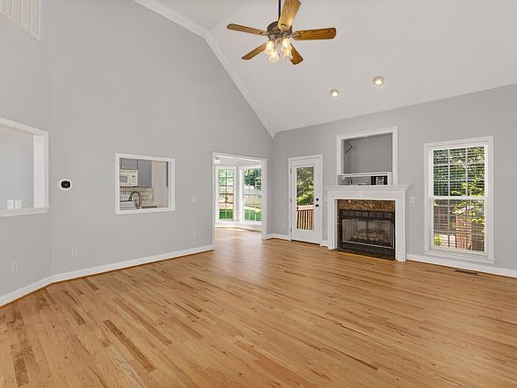 3rd image of 10 Parkcrest Ct