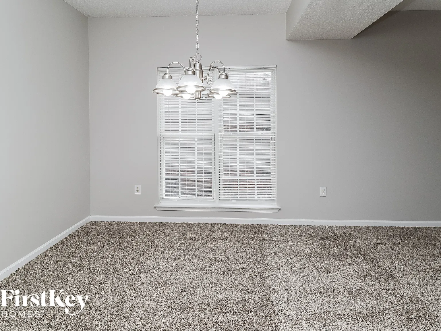 3 bed, 2.5 bath, 1588 sqft, $2,015 — Photo 4