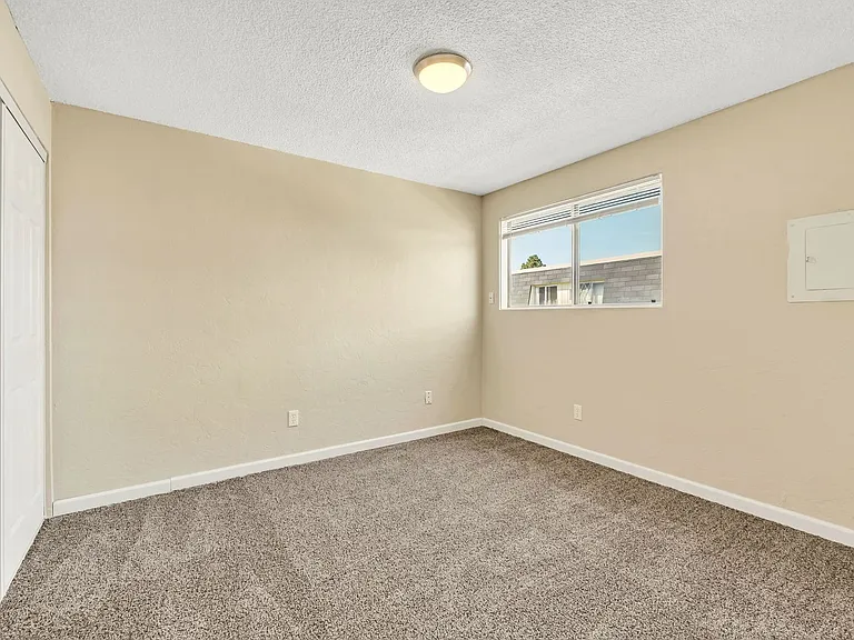 Villa Chateau Apartments — Photo 28