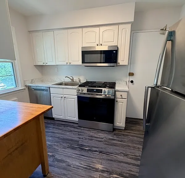 250 Glenbrook Rd #D — Photo 3