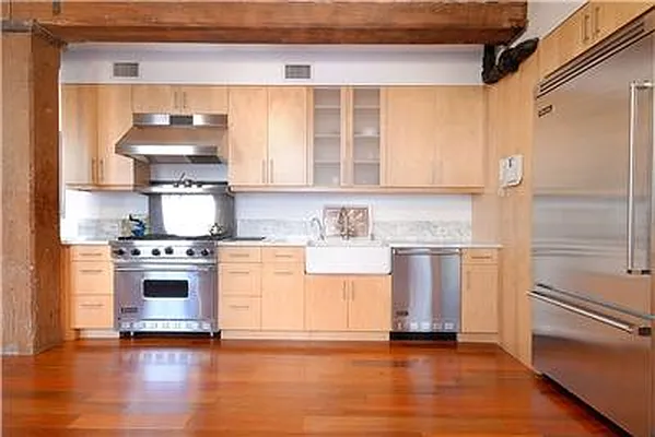 Sold by Warburg | media 2