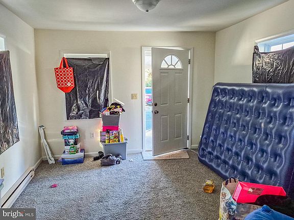 3rd image of 810 Center St