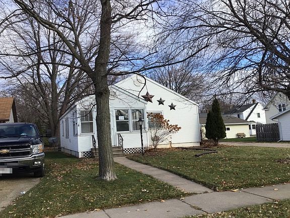 3rd image of 906 Sherry St