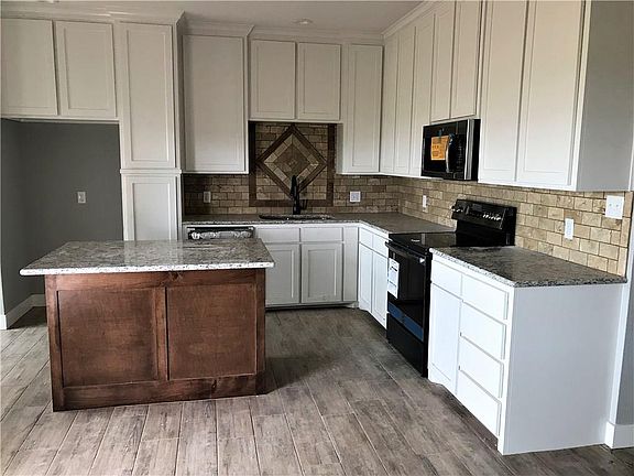 2nd image of 1209 Briar Cliff Path
