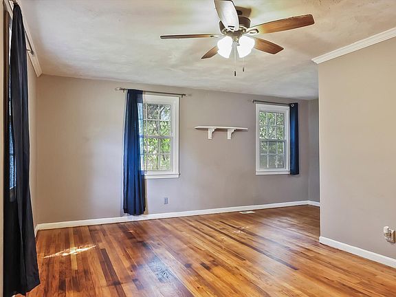 3rd image of 1001 Skyview Dr