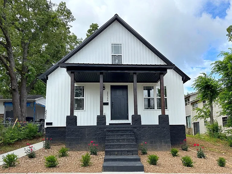 2230 Lyon St — Photo 1