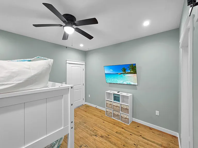 1032 Sunset Cir W — Photo 25