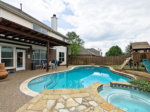 2nd image of 2021 Oak Timber Dr