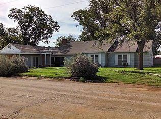 102 E McArthur St, Rotan, TX 79546