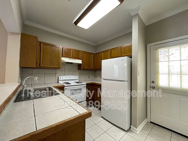 2 bed, 1.5 bath, 1108 sqft, $1,300 — Photo 4