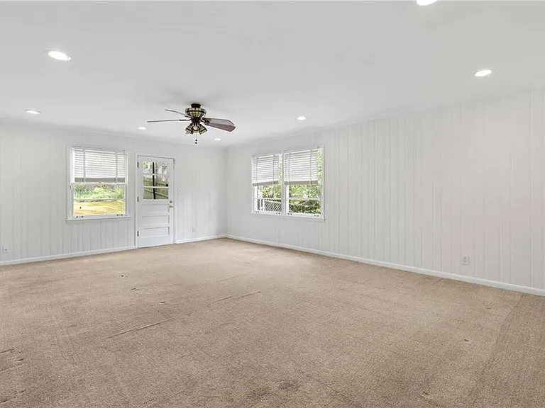 274 Land O Lakes Ct NE — Photo 35