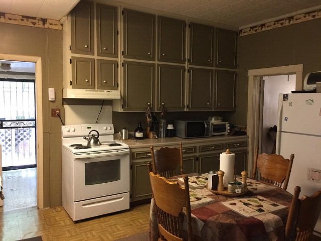 2nd image of 138 S Sixth