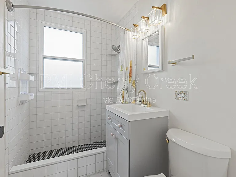 156 S Newton St #A — Photo 10
