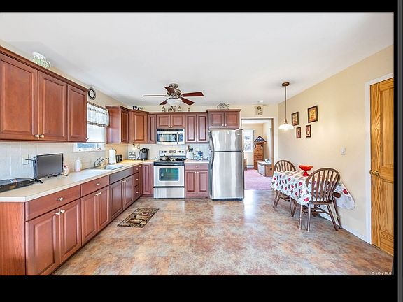 3rd image of 1861 Albermarle Ave Floor 2