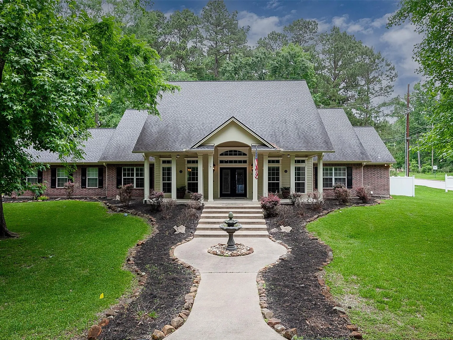 4 bed, 4.0 bath, 3002 sqft, $3,400 — Photo 1