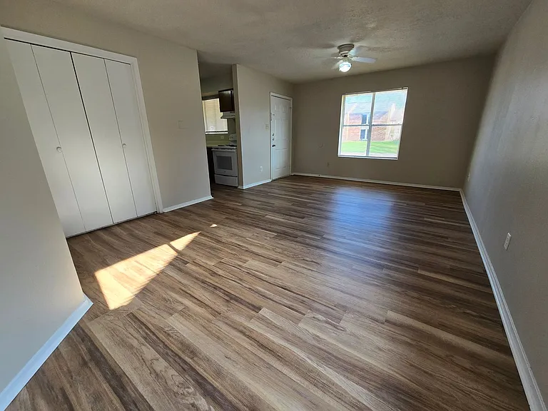 2615 Pecan Knoll St #B — Photo 5