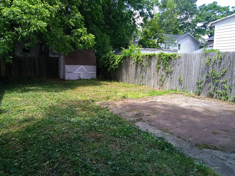 212 Owens St — Photo 17