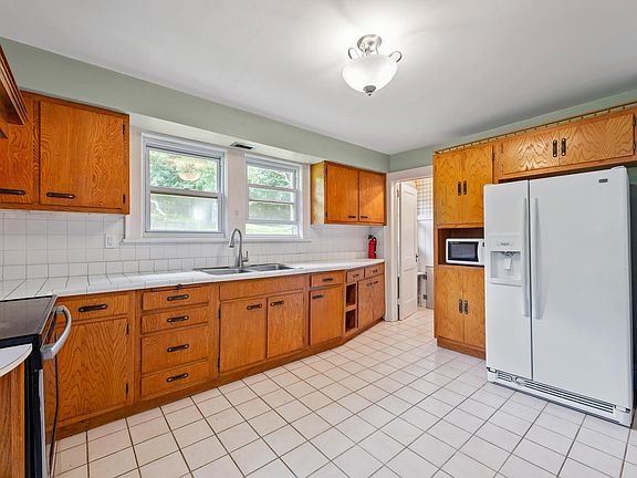 Kitchen picture prior to updates