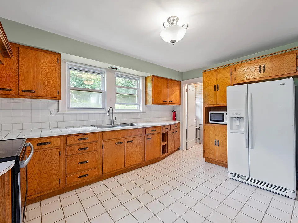 Kitchen picture prior to updates