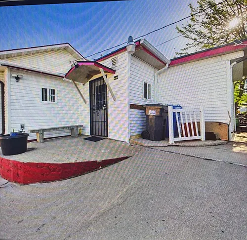 1017 E 8th St Photo 1