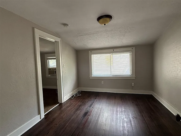 264 E Woodland St — Photo 15