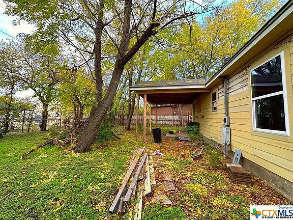 5th image of 906 Attas Ave