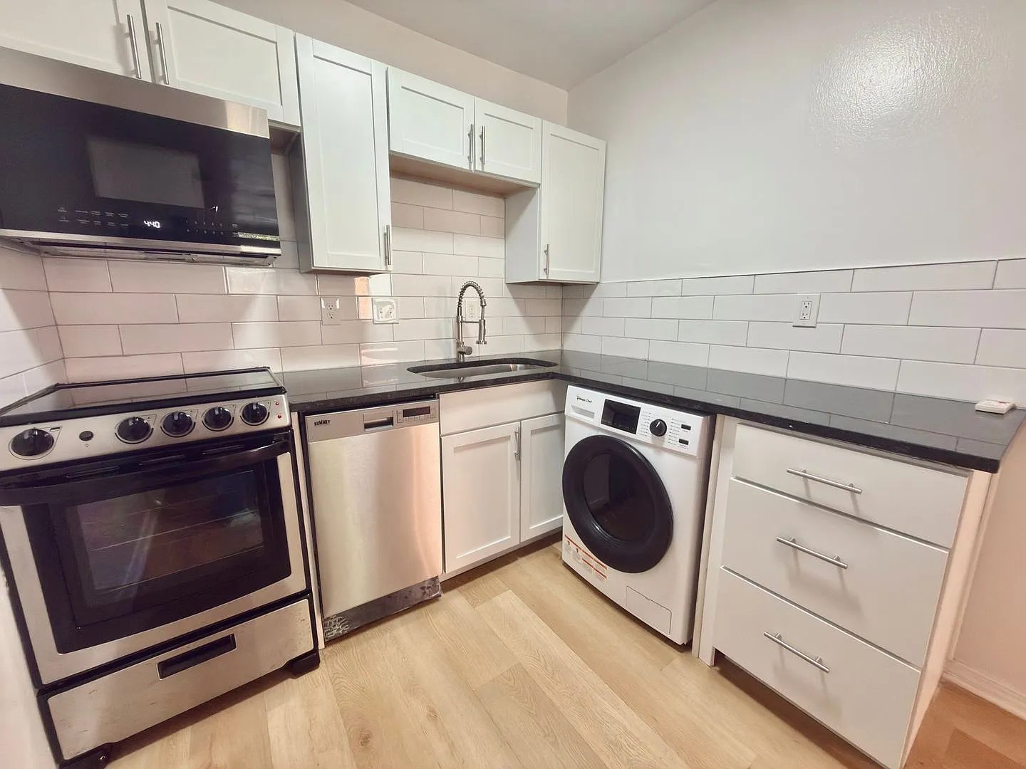Studio, 1.0 bath, $930 — Photo 4