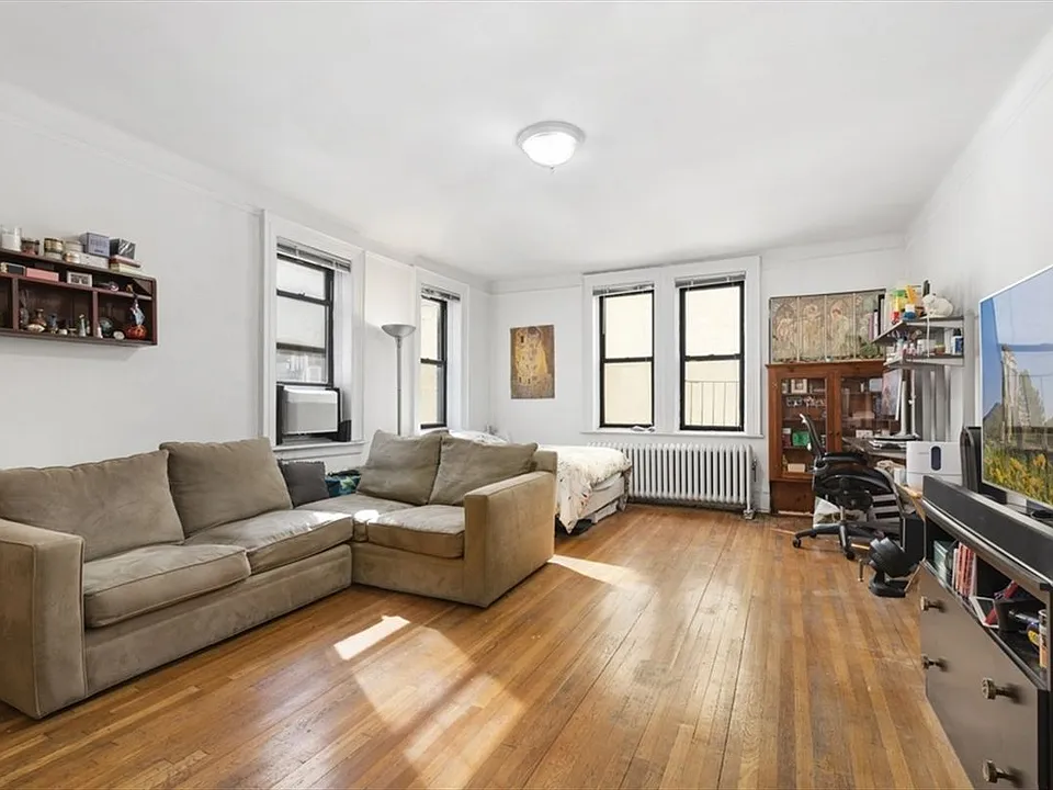 141 E 57th St #4R