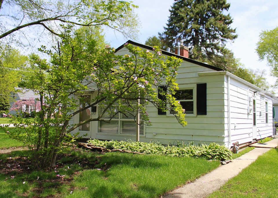 1st image of 1017 N Douglas Ave
