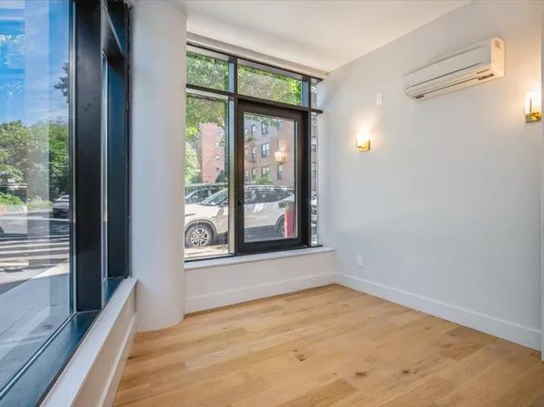 1890 Pelham Parkway South image 5 of 18