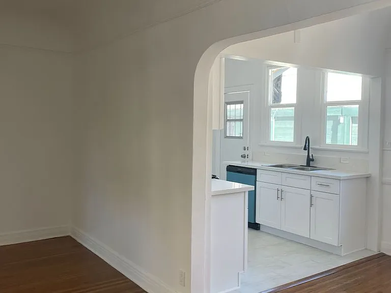 1002 N Sweetzer Ave — Photo 26