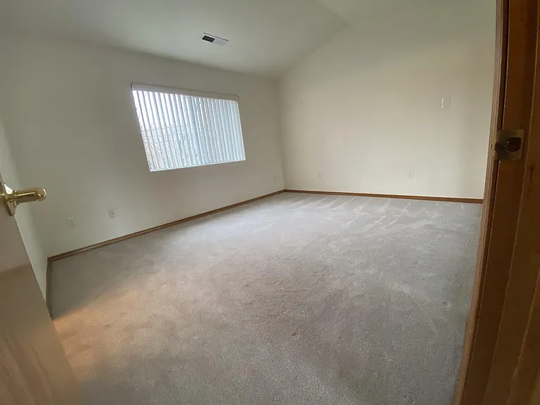 609 SE Paropa Pl — Photo 7